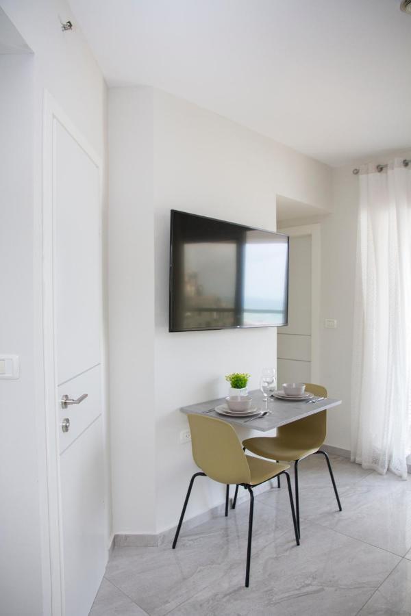 Apartments4You Leonardo 11 バト・ヤム エクステリア 写真
