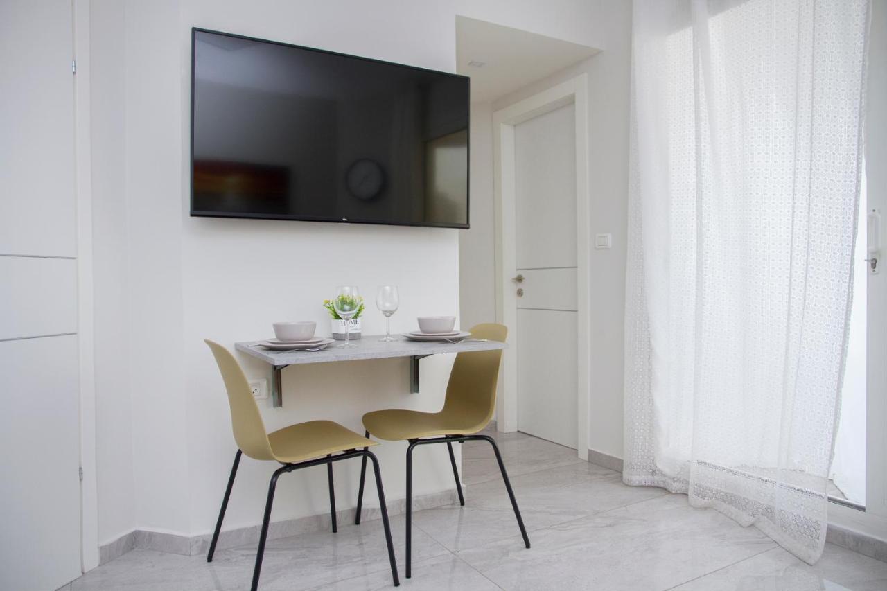 Apartments4You Leonardo 11 バト・ヤム エクステリア 写真