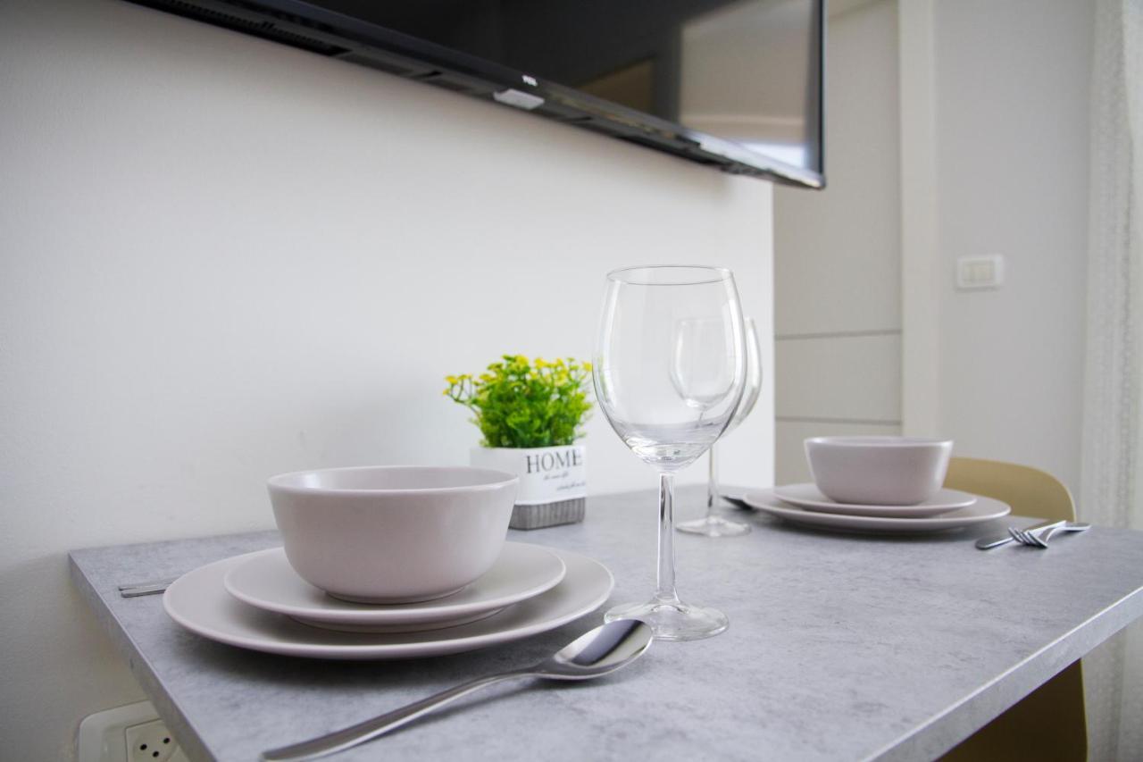 Apartments4You Leonardo 11 バト・ヤム エクステリア 写真